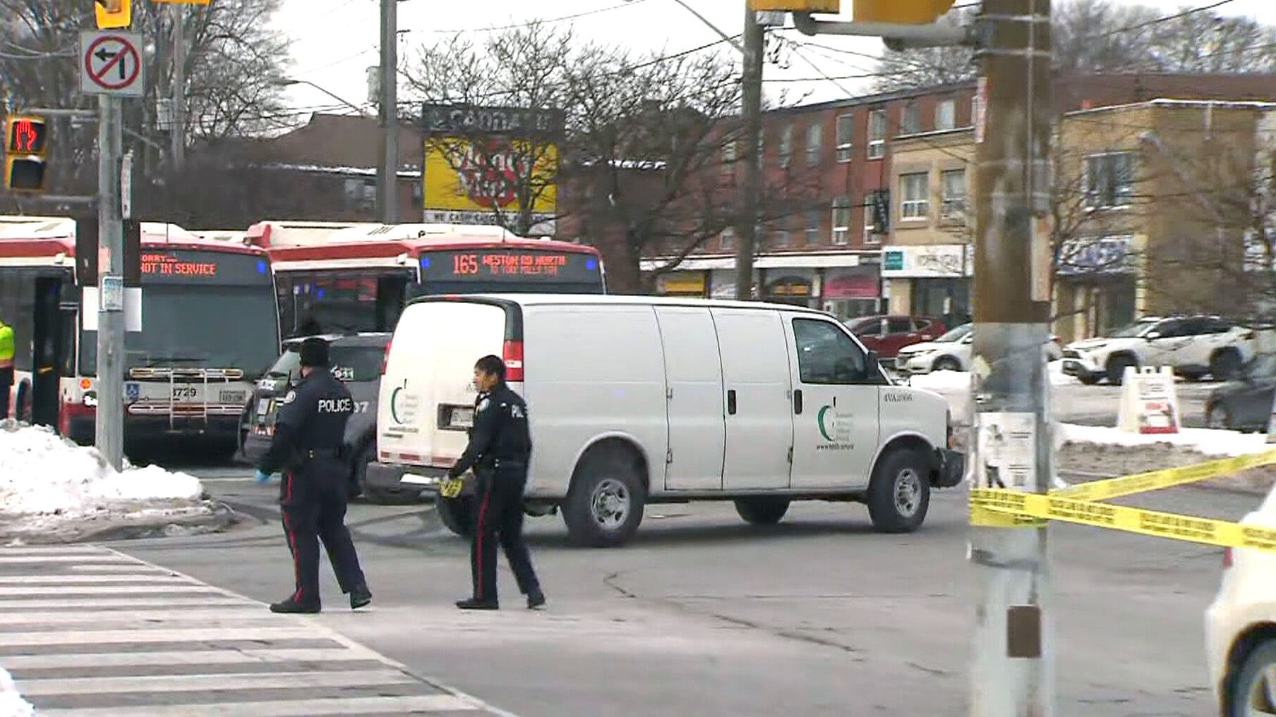 Fight on TTC bus in North York escalates into stabbing, police search for suspect